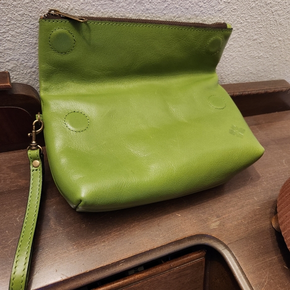 Patricia Nash Valerie green leather fold over wristlet brand new - Picture 2 of 4